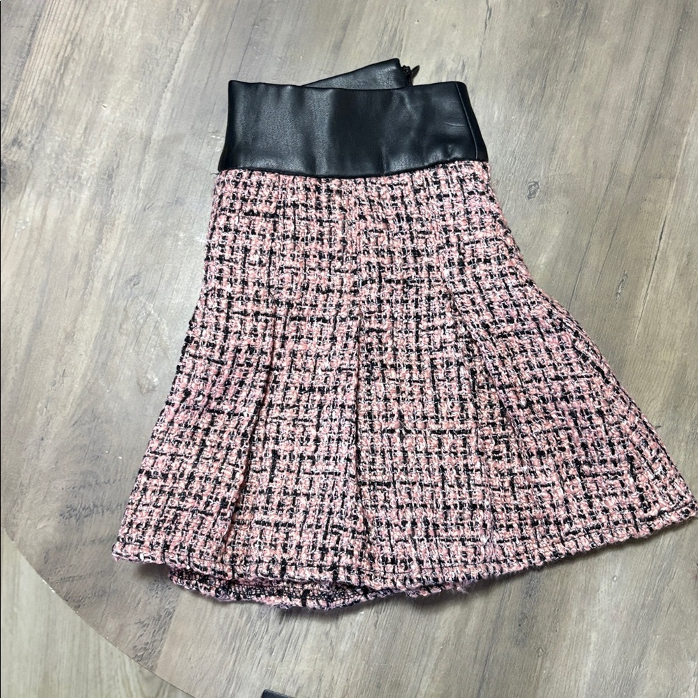 Guess Pink Tweed Mini Skirt with Black Band - Picture 4 of 4